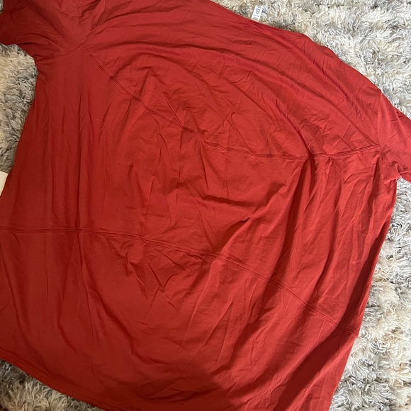 SOLD lululemon back in action short sleeve - Picture 3 of 3